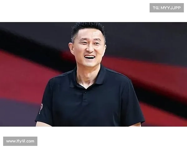 周琦妻儿发声回应外界质疑挑战杜锋角色引发广泛关注 周琦妻儿发声回应外界质疑挑战杜锋角色引发广泛关注